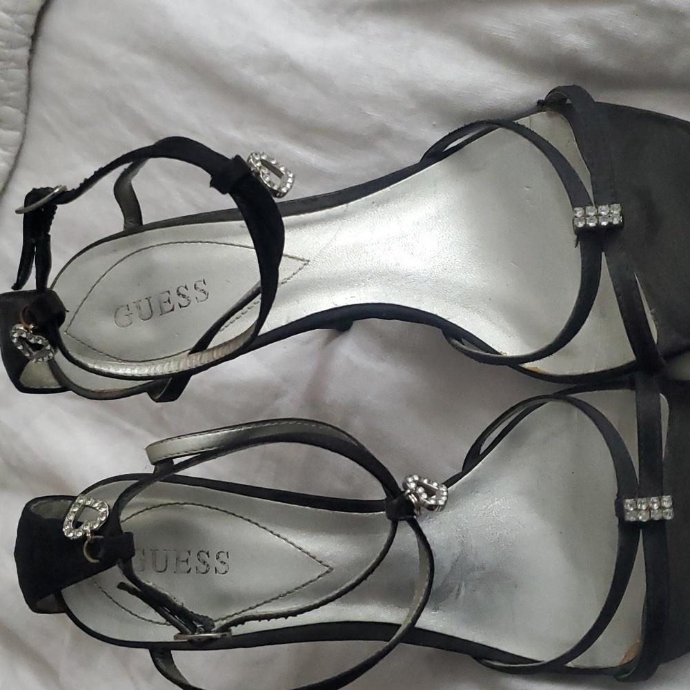 Guess Sandals 8.5 - Picture 3 of 4